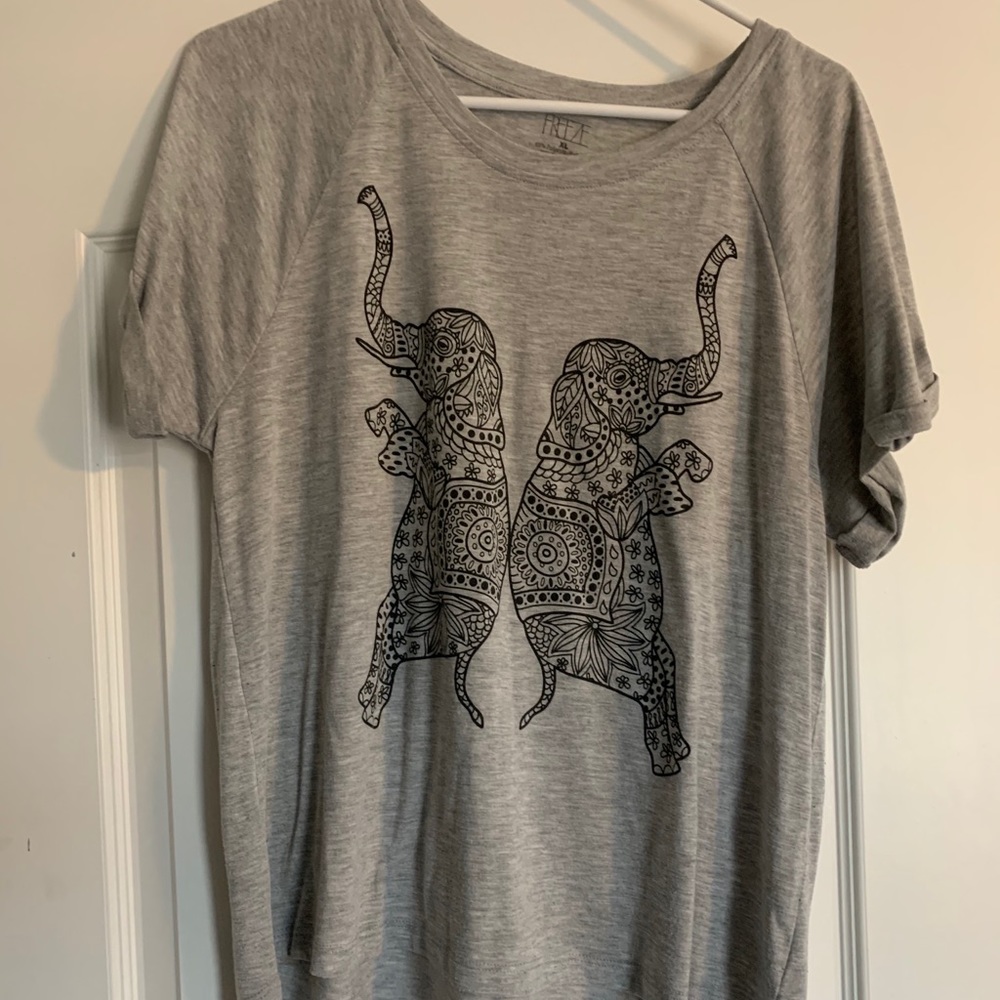 Women’s elephant T-shirt size xl